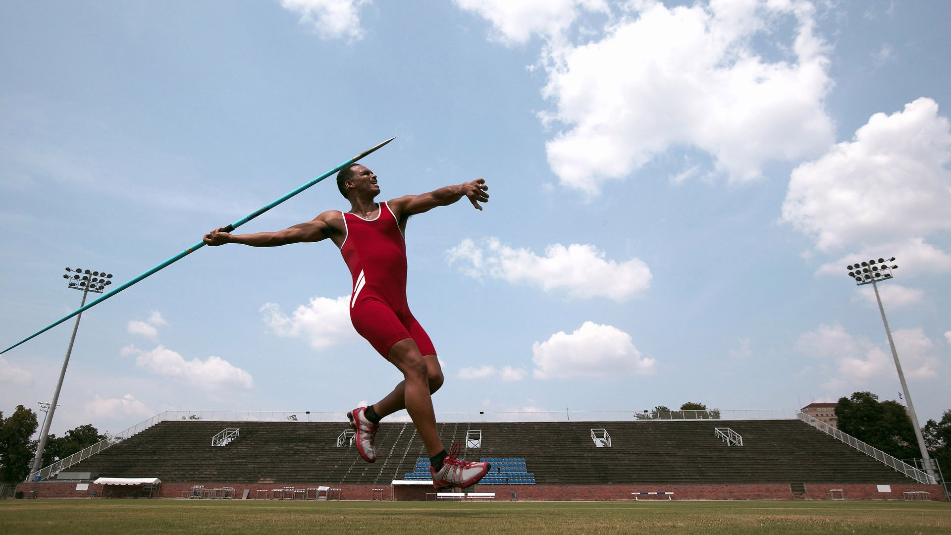 以“足球+生态文明”理念打造绿色青训新样板，青少年足球要营造一个好的大环境需要做到哪些方面